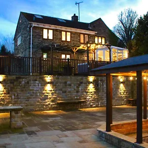 Rural Retreat With Hot Tub, Fire Pit & Games Sheffield